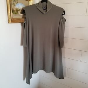 Clara SunWoo olive cold shoulder tunic size med